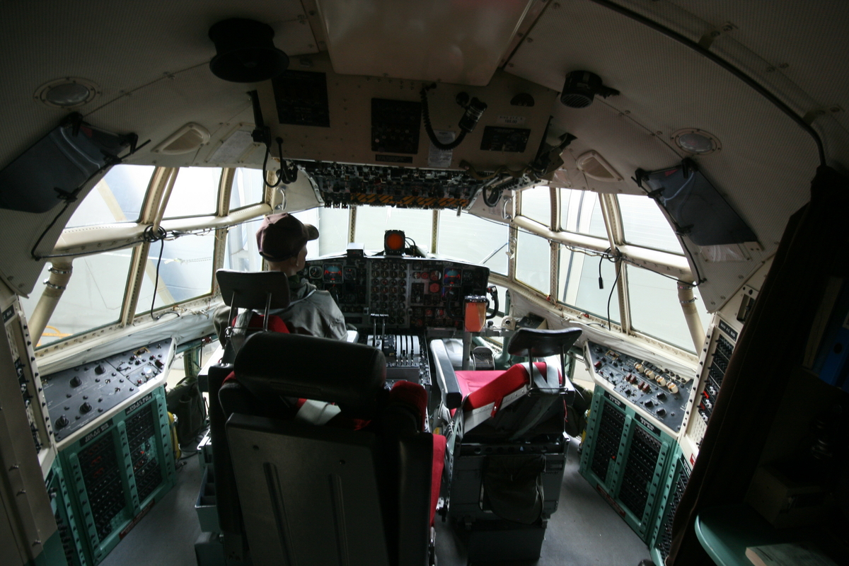 4-motors militært transportfly.