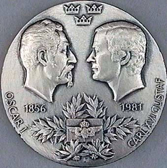 Minnesmynt av silver från SJ:s 125 årsjubileum.
På framsidan Oscar 1:e och Karl XVI Gustaf, och på baksidan guden Merkurius hållande ett ellok och ett ånglok. Runt kanten texten Statens Järnvägar.
