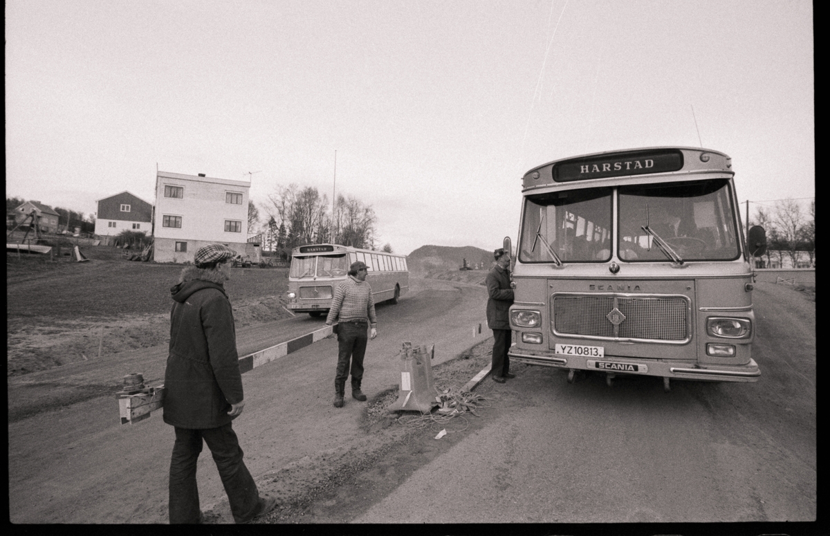 Buss på veien i Kanebogen.