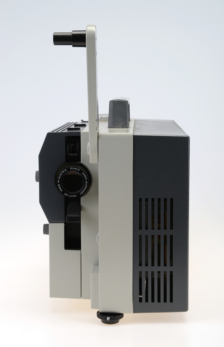 Filmprojektor med trekk, til 8mm film.