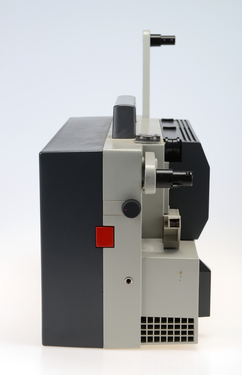 Filmprojektor med trekk, til 8mm film.