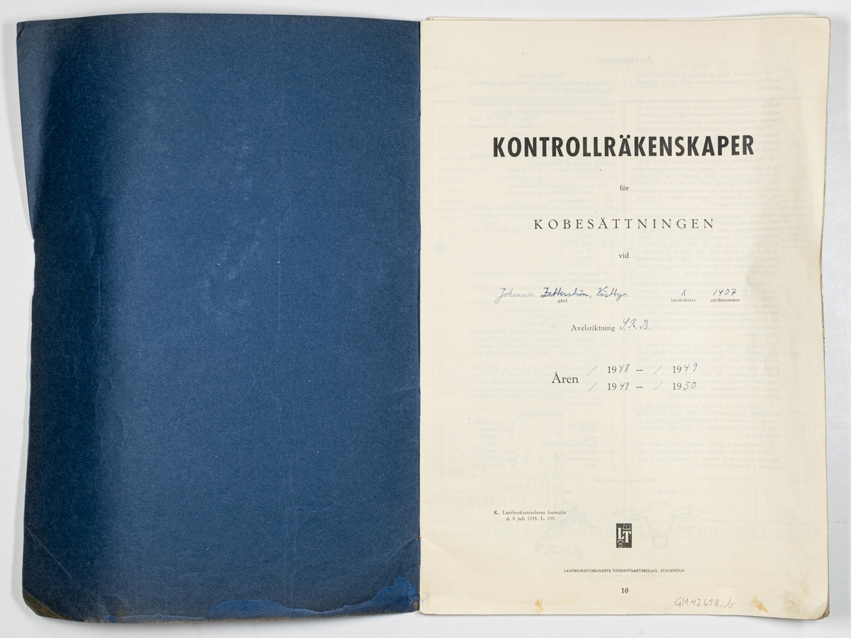 Häfte med kontrollräkenskaper för kobesättning vid Johannes Zetterström, Västby, Holmsveden, 1948-1950.
Blå pärm av grövre papper. Förtryckta sidor.
Lantbruksstyrelsens formulär från 1938.
Innehåller även lösa blad med härstammningsbevis för enskilda kor.