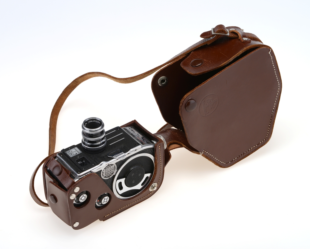 Filmkamera med tilpasset etui, til 8mm film.