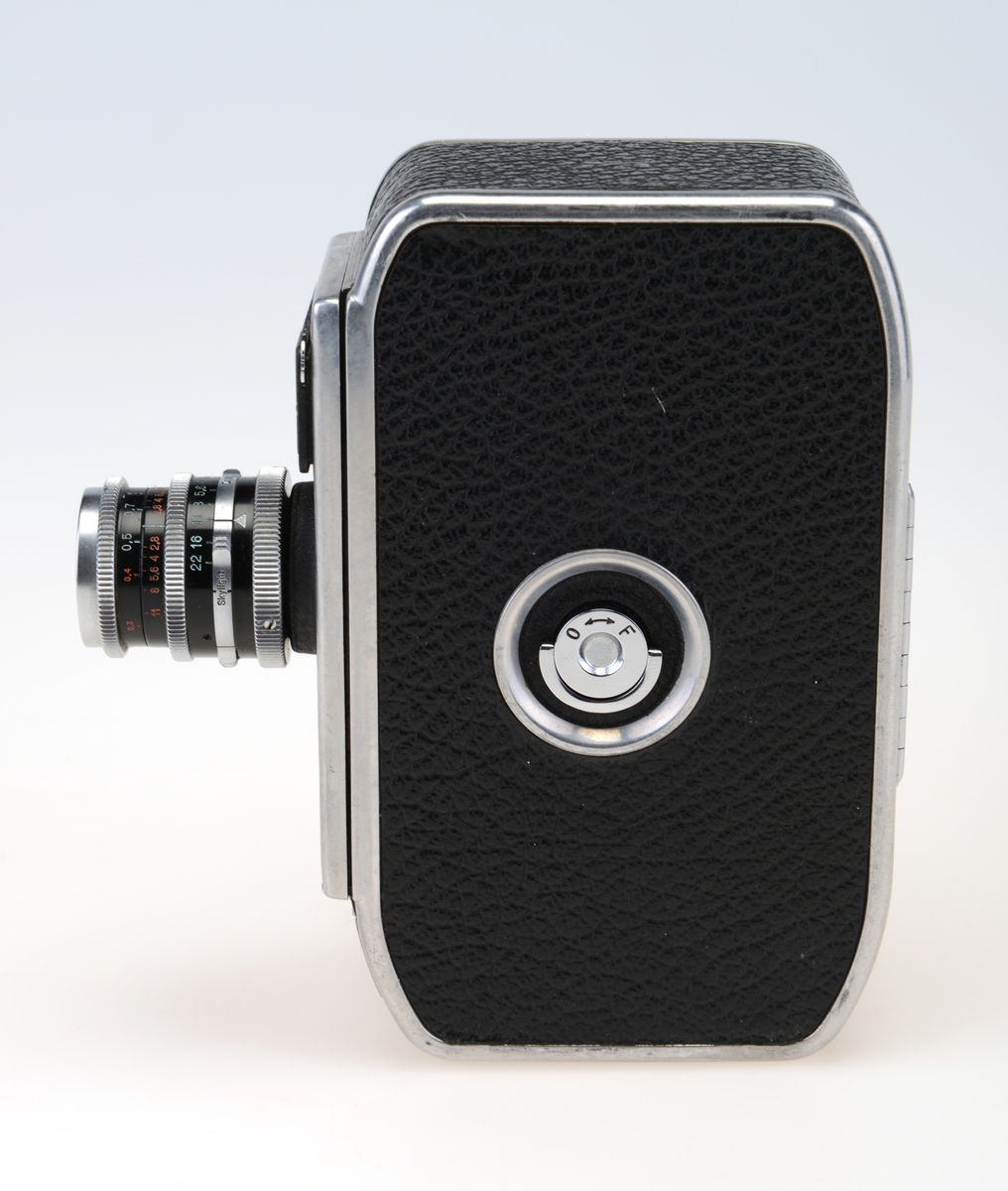 Filmkamera med tilpasset etui, til 8mm film.