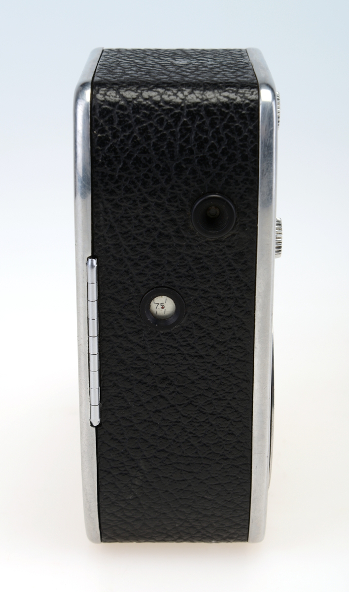 Filmkamera med tilpasset etui, til 8mm film.