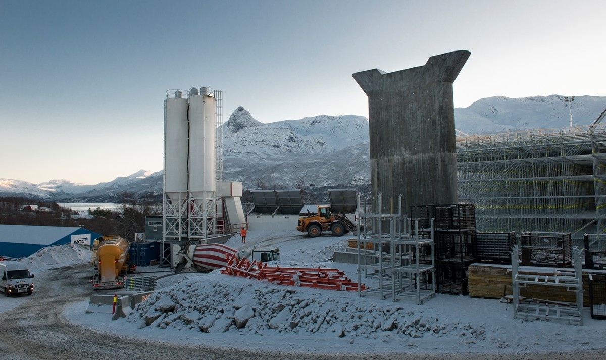 Hålogalandsbrua, nordre side, Øyjord. 12 november 2014.