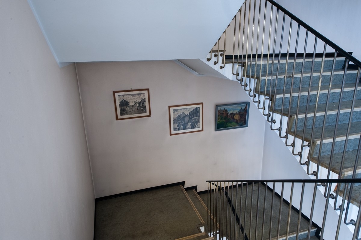 Kunst i trappegang mellom 6 og 5 etasje