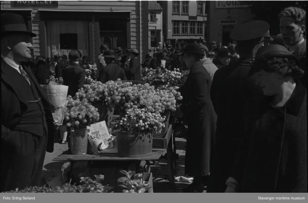 Fra Torget med blomsterhandlere