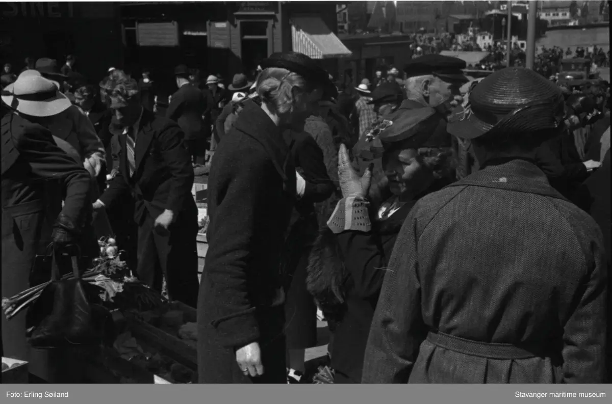 Fra torget med torghandlere.