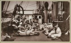 Freizeit-Beschäftigung der Mannschaft. Mittagsruhe auf dem V