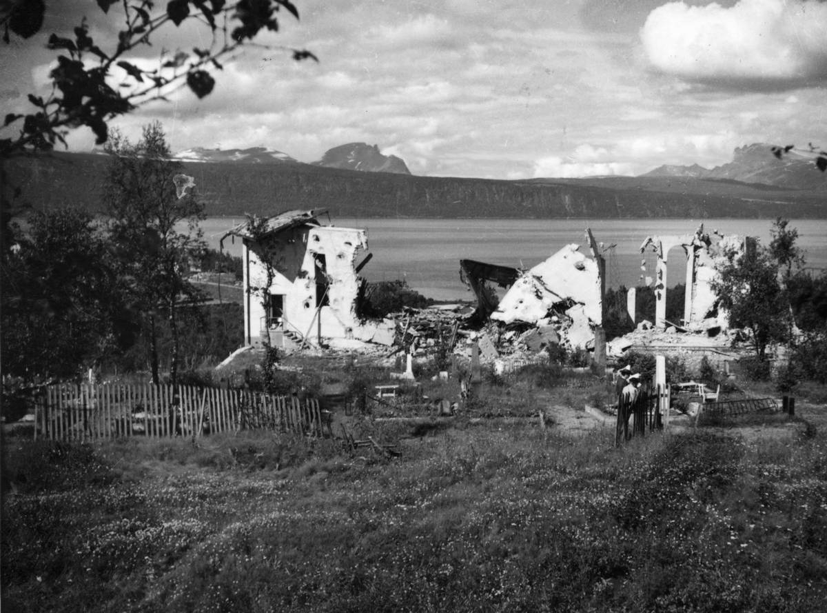 Gravkapellet i Narvik etter krigsødeleggelsene.