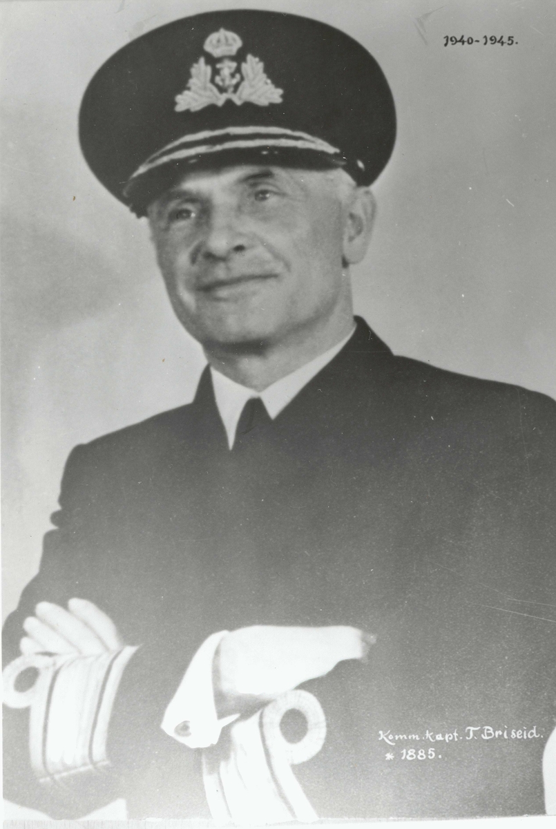 Motiv: 1/2-figur k.adm T.S. BRISEID     Avbildede personer: T.S. Briseid