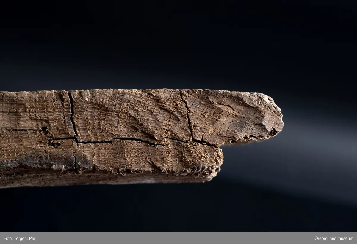Ekbräda från Knistas äldsta kyrkport, dendrokronologiskt daterad till 1130-1199.