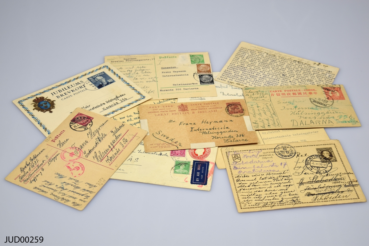 Brev skickade till Korsnäsgården/Helsingegården, från olika länder. Bla stämplade med hakkors, klistermärke "open by censor"