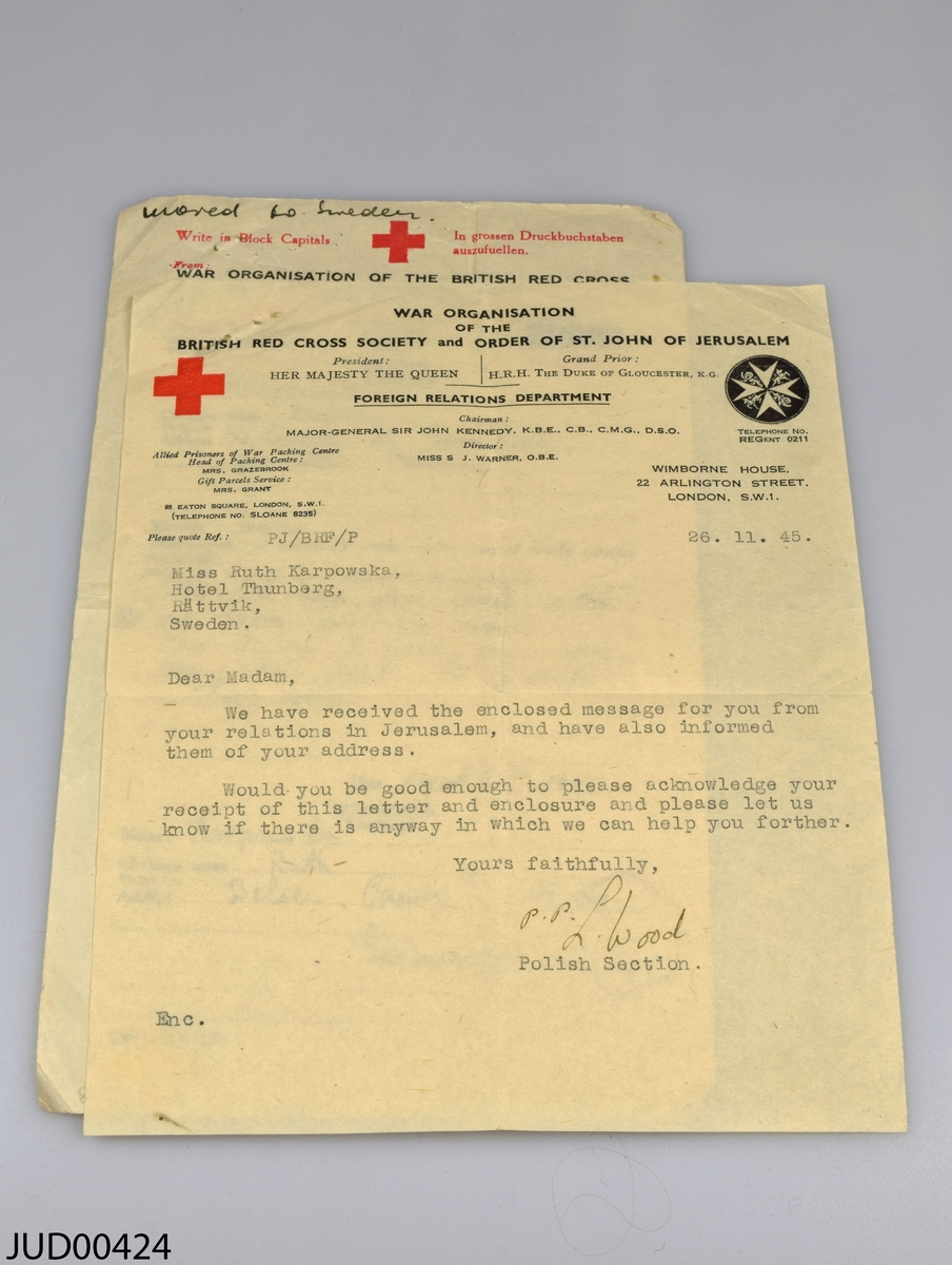 Sex olika dokument som har tillhört Ruth Karpowska.

1. Dagbok. Första anteckningarna från Lübeck. 
2. Field medical card. 
3. Allied expeditionary force D.E. Index card. 
4. Registreringskort 8/7 1945. 
5. Restaurangkort. 
6. Brev från Brittiska röda korset