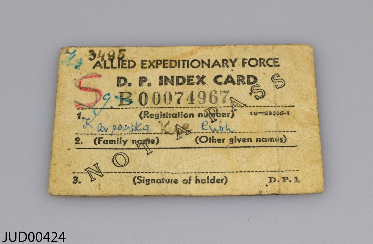 Sex olika dokument som har tillhört Ruth Karpowska.

1. Dagbok. Första anteckningarna från Lübeck. 
2. Field medical card. 
3. Allied expeditionary force D.E. Index card. 
4. Registreringskort 8/7 1945. 
5. Restaurangkort. 
6. Brev från Brittiska röda korset