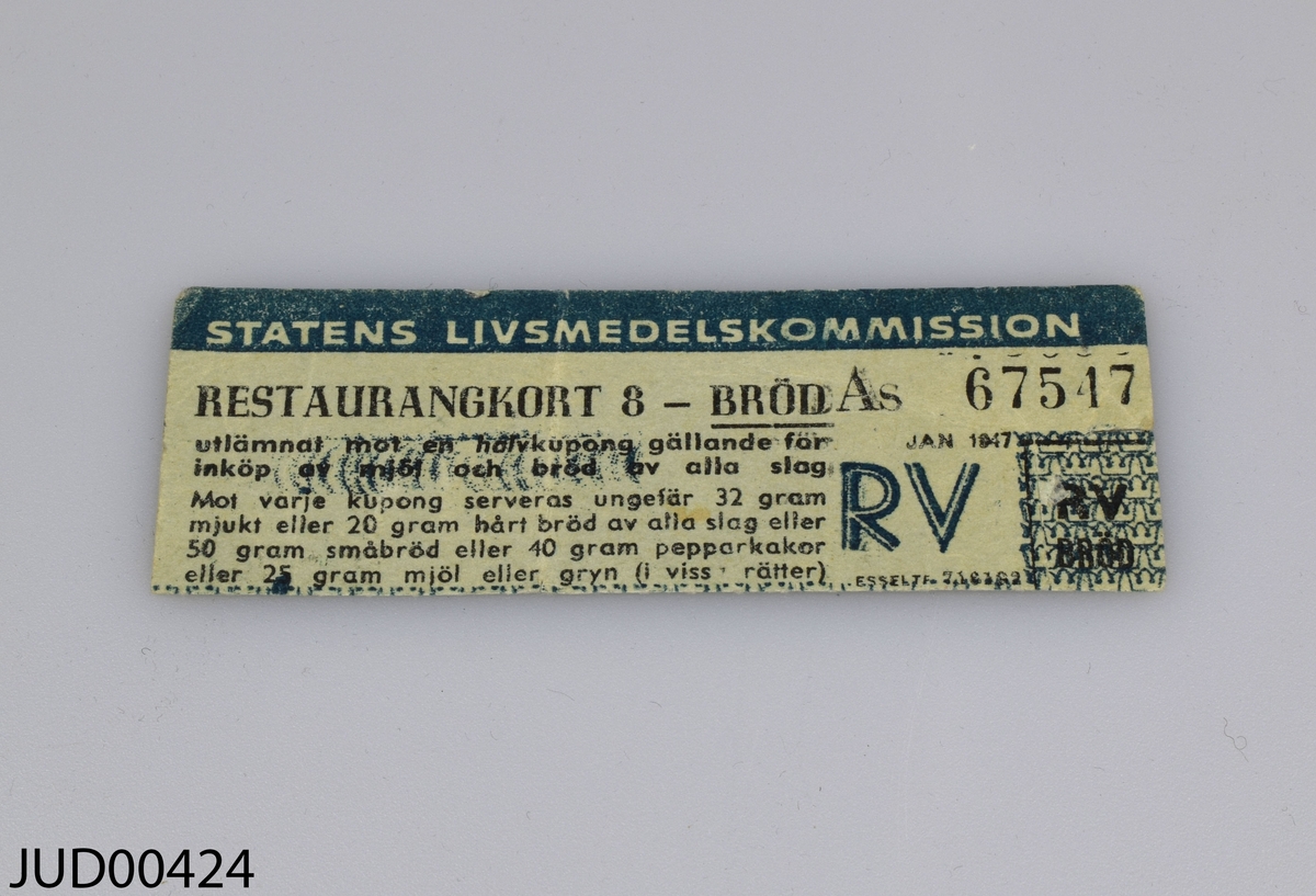 Sex olika dokument som har tillhört Ruth Karpowska.

1. Dagbok. Första anteckningarna från Lübeck. 
2. Field medical card. 
3. Allied expeditionary force D.E. Index card. 
4. Registreringskort 8/7 1945. 
5. Restaurangkort. 
6. Brev från Brittiska röda korset