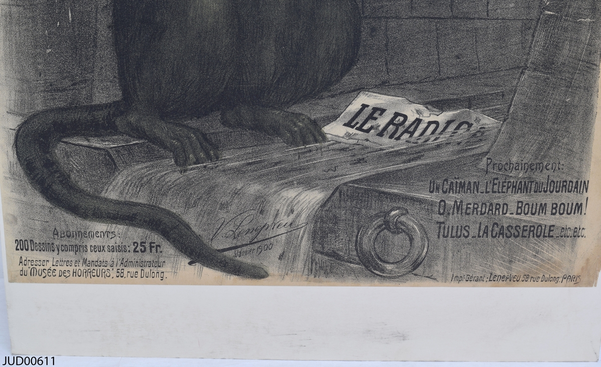 Två affischer monterade på pappskivor. Affischerna föreställer karikatyrer av Henri Maret och Ludovic Trarieux, målade som en råtta och en höna.