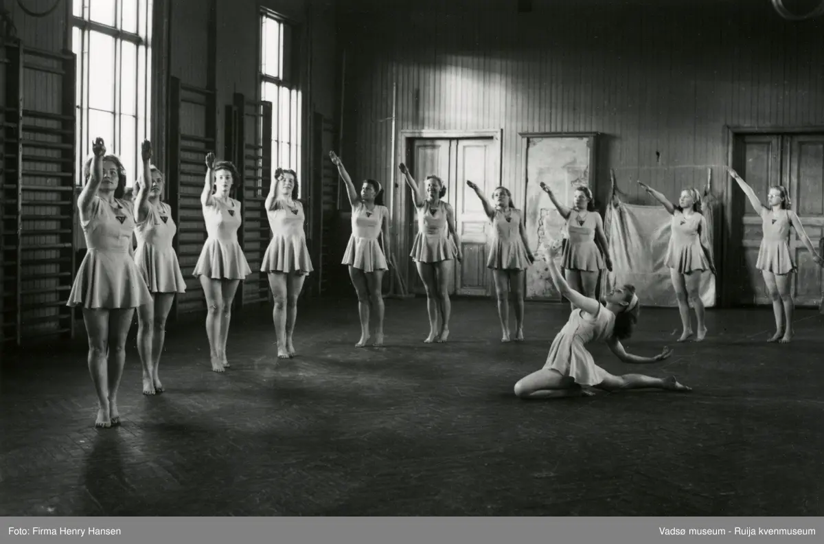 Vadsø 1962. Vadsø Turnforening. Dameturnere.