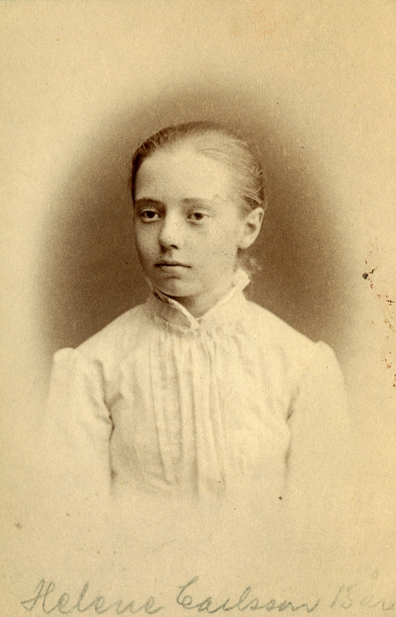 Porträtt av Helena Carlsson (Afzelius som gift) som ca 15åring.
