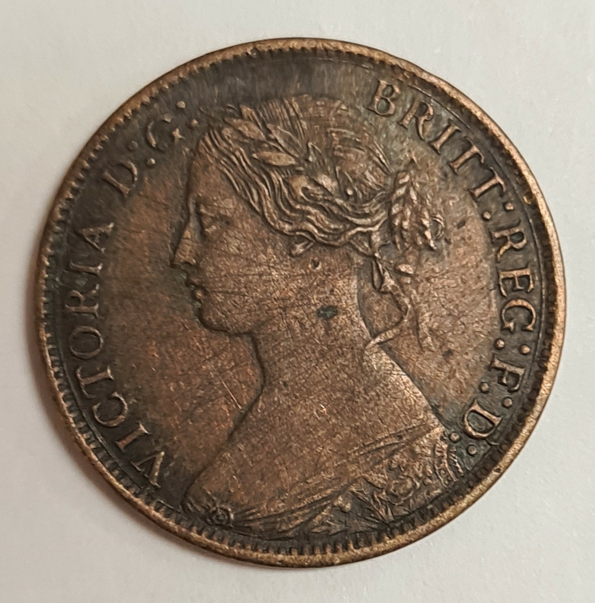 Ett mynt från Storbritanien/England.
Farthing 1868