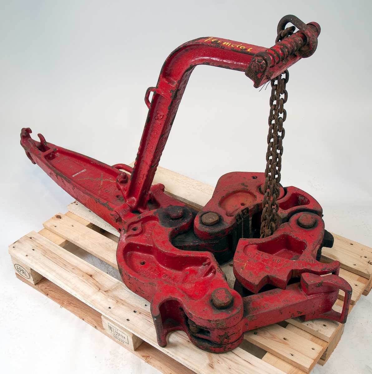 Manuell riggtang til å skru sammen borerør med.