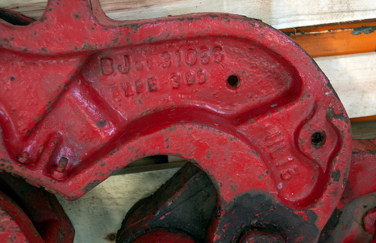 Manuell riggtang til å skru sammen borerør med.