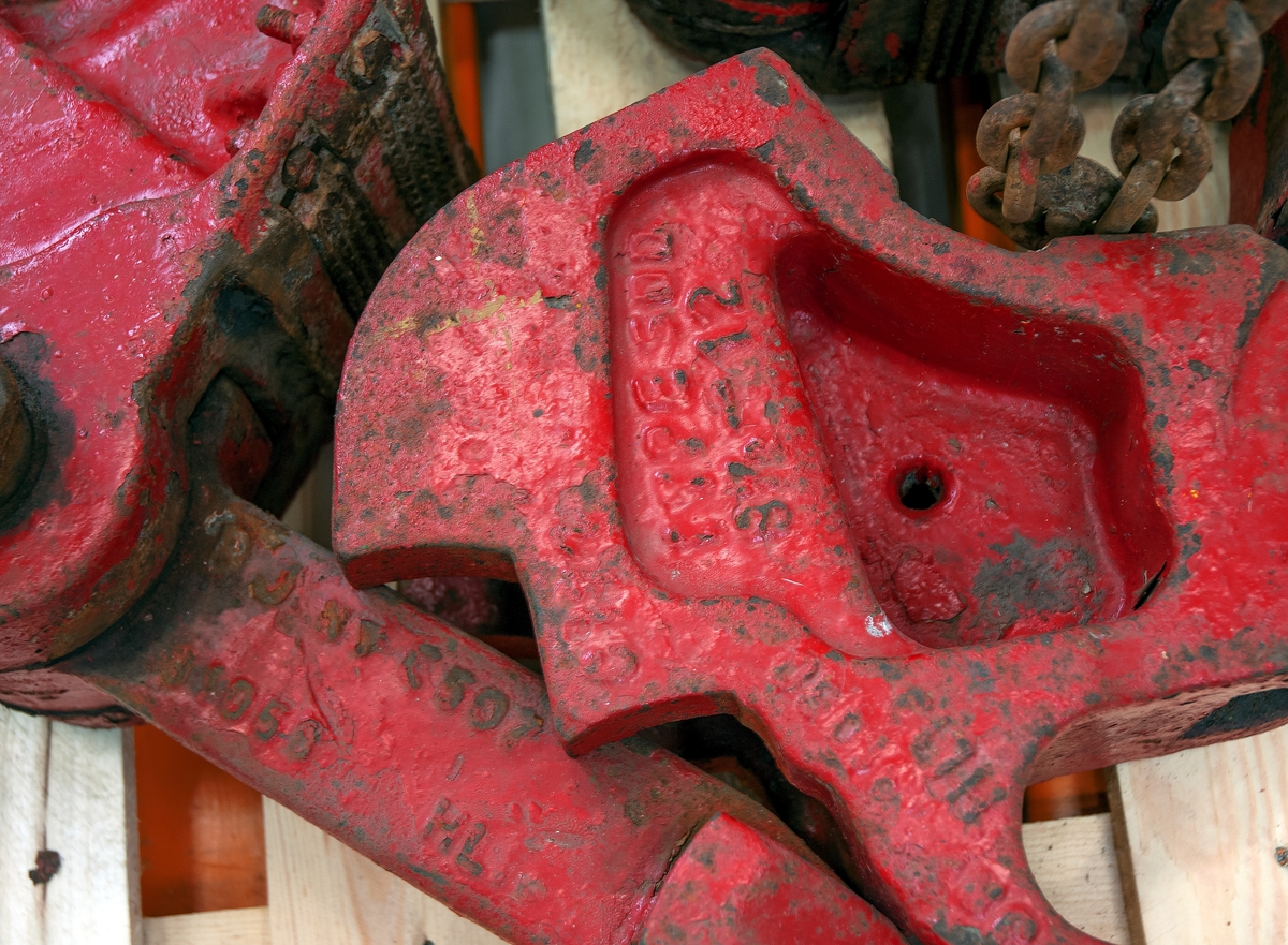 Manuell riggtang til å skru sammen borerør med.