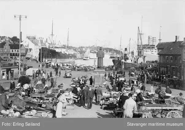 Handel på torget, i Stavanger.