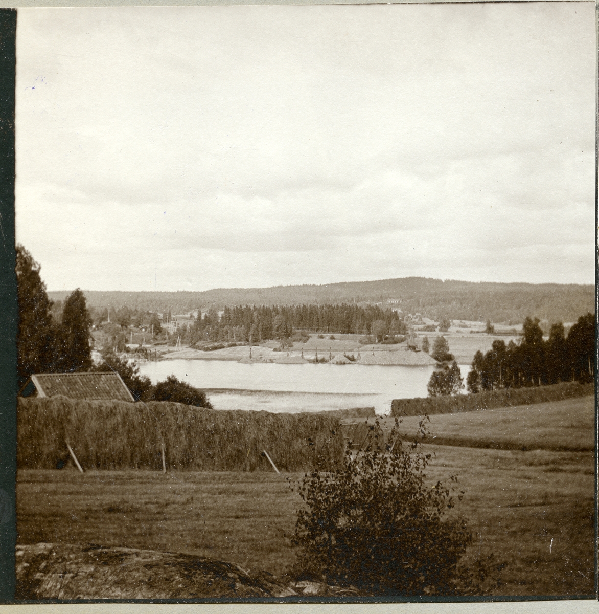 Västanfors sn, Fagersta kn, Strömsholms kanal.
Stereoskopiskt foto (3-D), 1909.