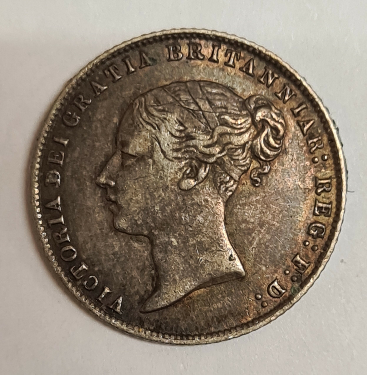 3 mynt från Storbritanien.
6 Pence, 1866
6 Pence, 1853
6 Pence, 1872