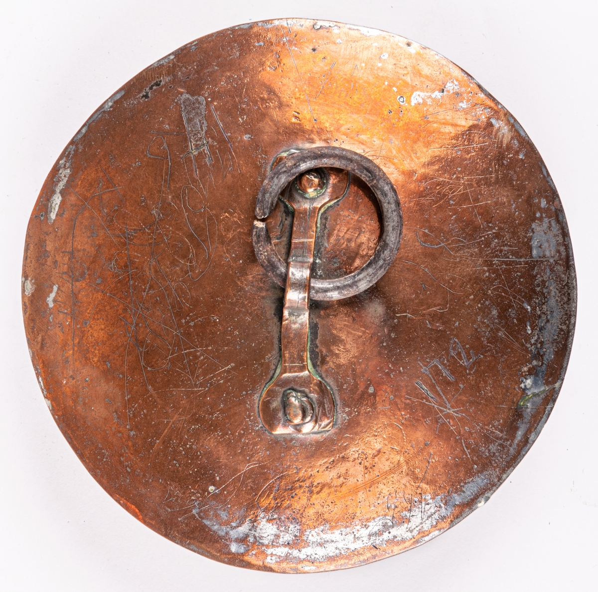 Militärkruka, koppar med lock och två handtag. Märkt AB.