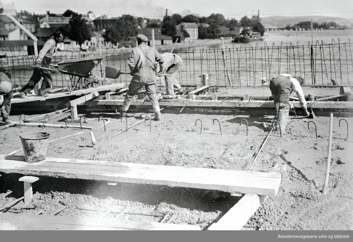 Fra byggingen av Drammensbrua, 1934-1936.