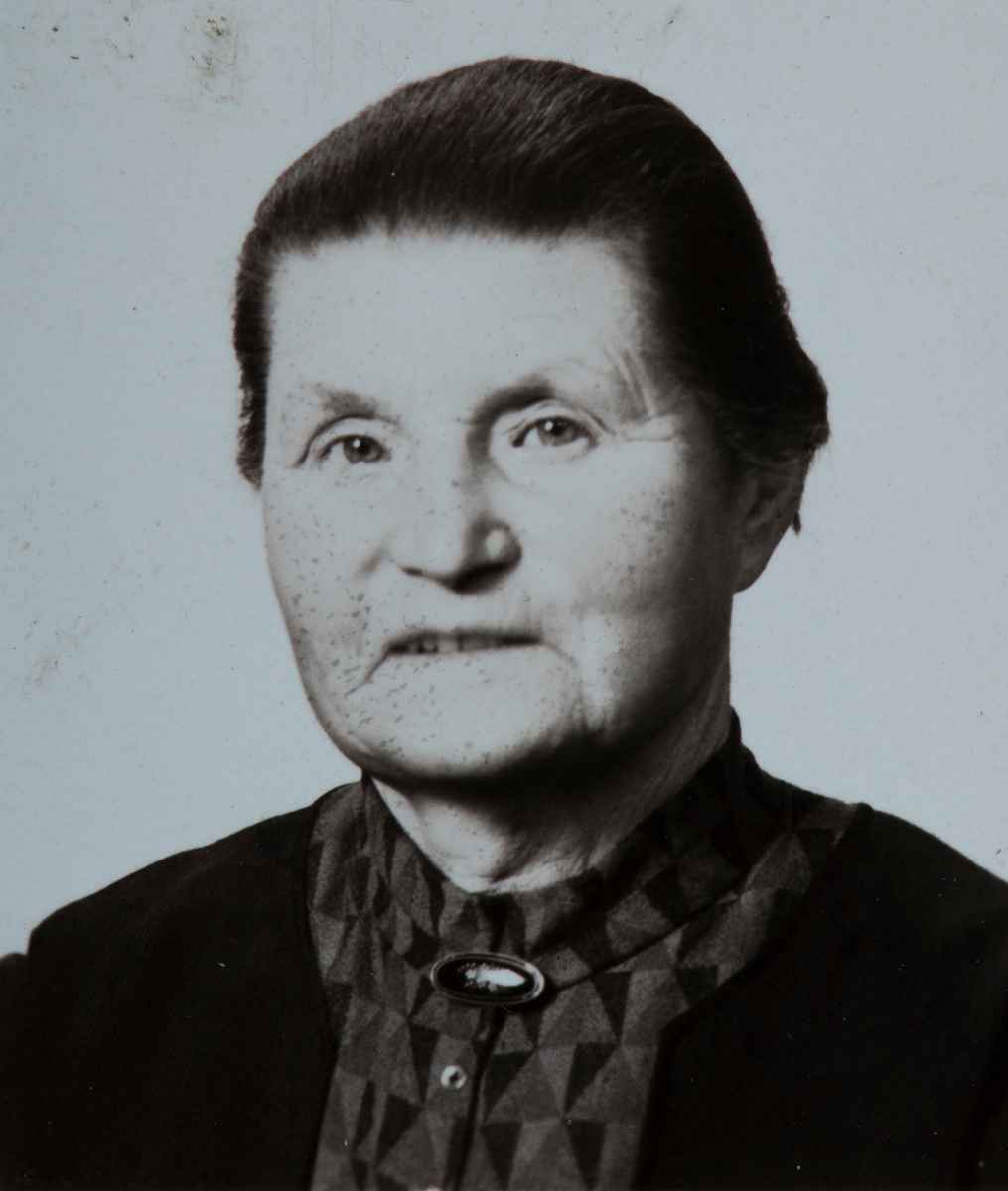 Mathea Olsdatter, f. 07.04.1877. Stor Ree Vangen, Espa.