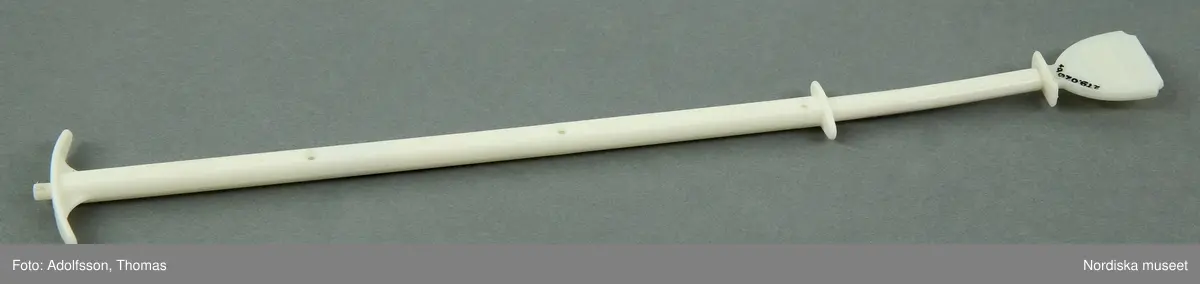 Huvudliggaren:
"a-b+, Spiral, preventivmedel, med införare, plast; spiralerna av smidigt vitt plastmaterial (får endast handhas av läkare); införaren också av plst, 22 ,5 cm lång; 'Trademark Gynekoil Ortho Intrauterine Device / Made in USA'; i originalförpackning med mått 5 x 14,5 cm."