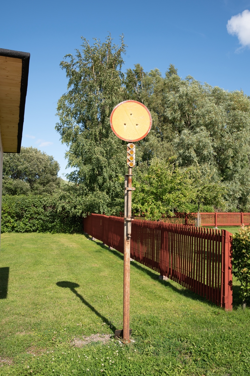 Påstigningstavla, plåtstins.