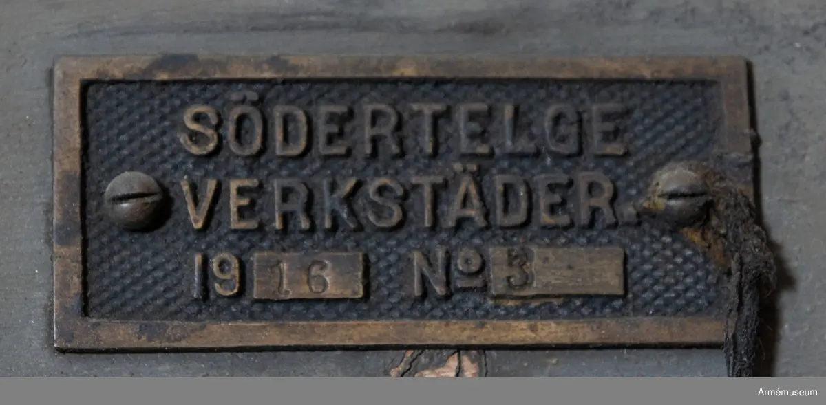 Grupp  I III.
Fältbakugn nr 2 tillverkad i Södertälje 1916 med föreställare nr 14, med tillbehör.
Märkt "12 FÖRPL. KOMP. 1. Bagerikadern. FÄLTBAKUGN No 2".