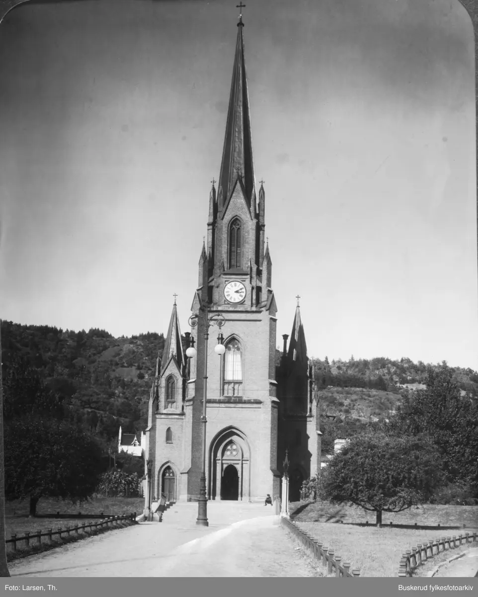 Bragernes kirke er en langkirke fra 1871 i Drammen kommune, Viken fylke. 1913