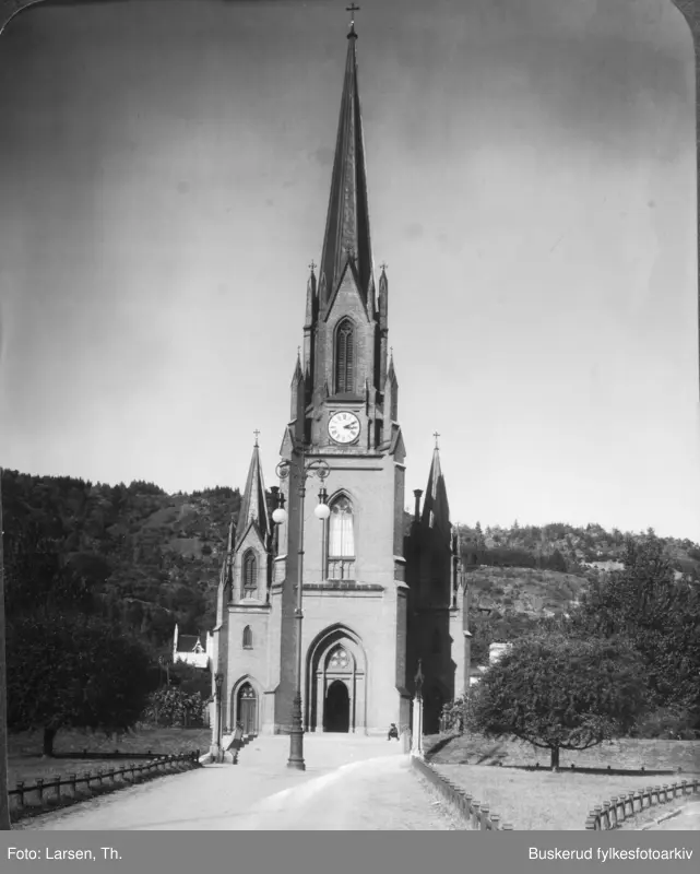 Bragernes kirke er en langkirke fra 1871 i Drammen kommune, Viken fylke. 1913