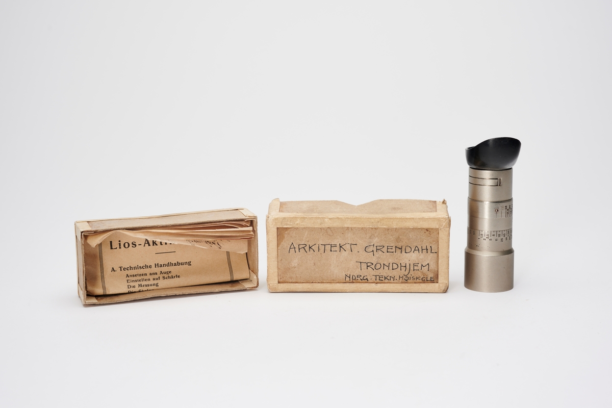 Lios Aktinometer er en lysmåler produsert av Dr. Schlichter.
En lysmåler eller et fotometer brukes til å måle lysstyrke. Ved å vri ringene i front vil man på denne lysmåleren finne riktig lukkertid og blenderåpning for å oppnå best mulig eksponering til angitt filmhastighet. Dette var et presisjonsinstrument som var nokså kostbart.