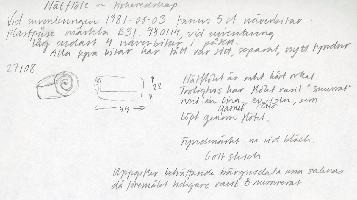Ett flöte av näver. Flötet har formen av en rulle. Flötet är välbevarat.