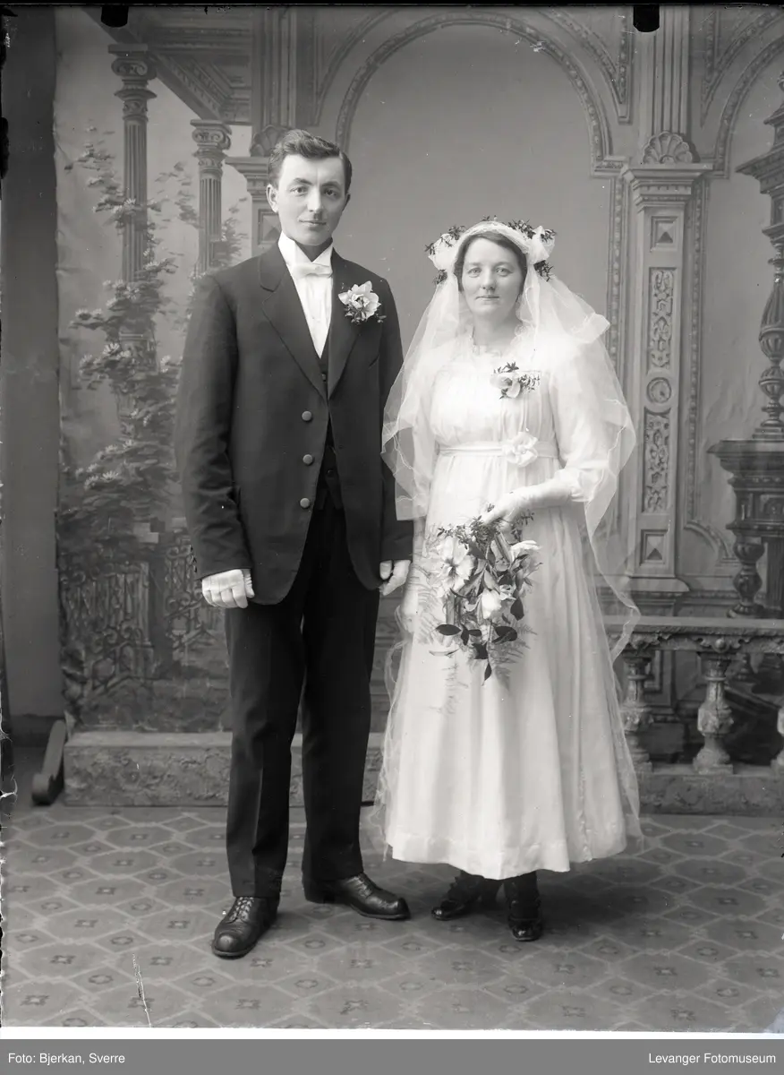 Portrett av brudeparet Borghild og Svend Bertin Gilstad