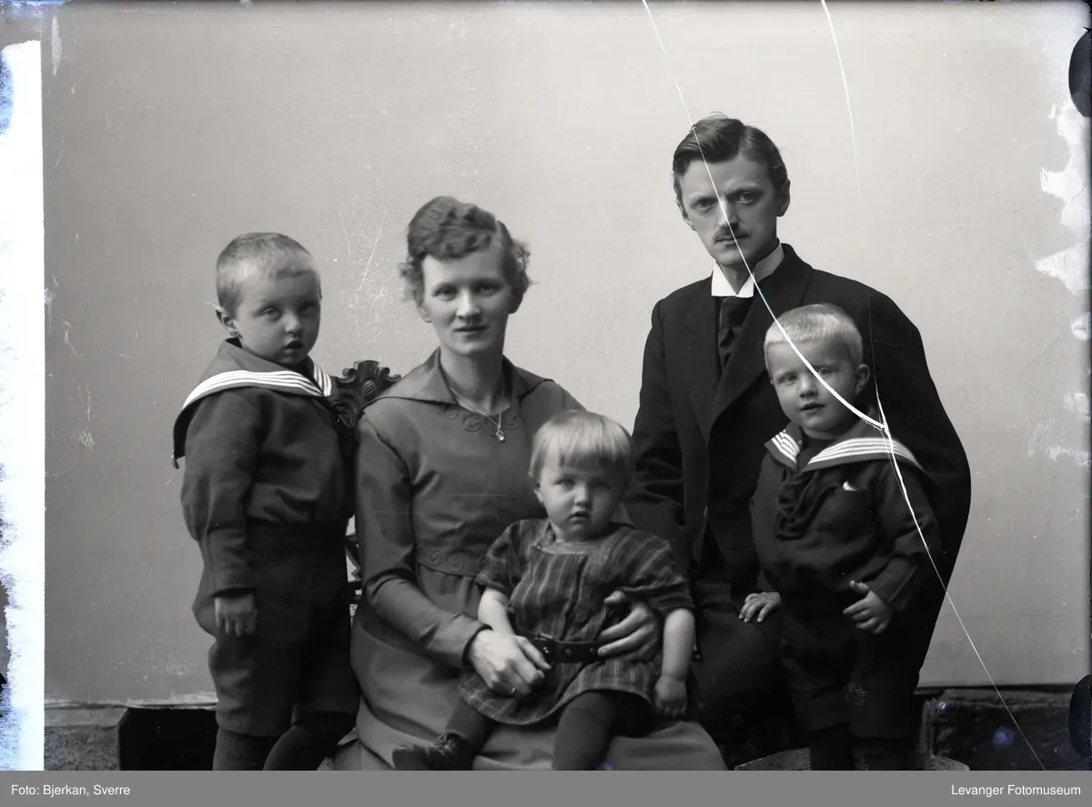 Gruppebilde av familie