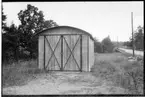 Vägstation B12, Järna. Förråds- eller garagebyggnad i Mölnbo.