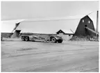 Vägstation U7, Kolbäck. Sand- och saltlada. Framför byggnaden trailer till lastbil.