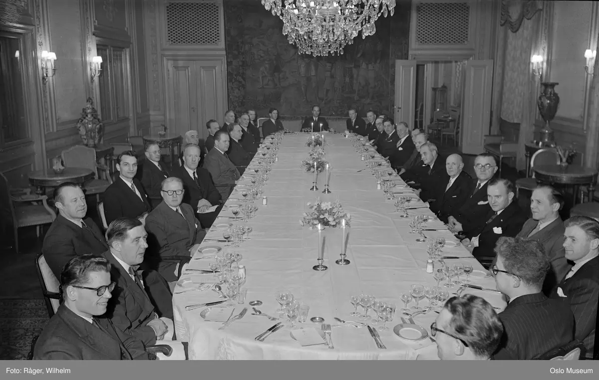 Hotel Bristol, interiør, langbord, oppdekning,