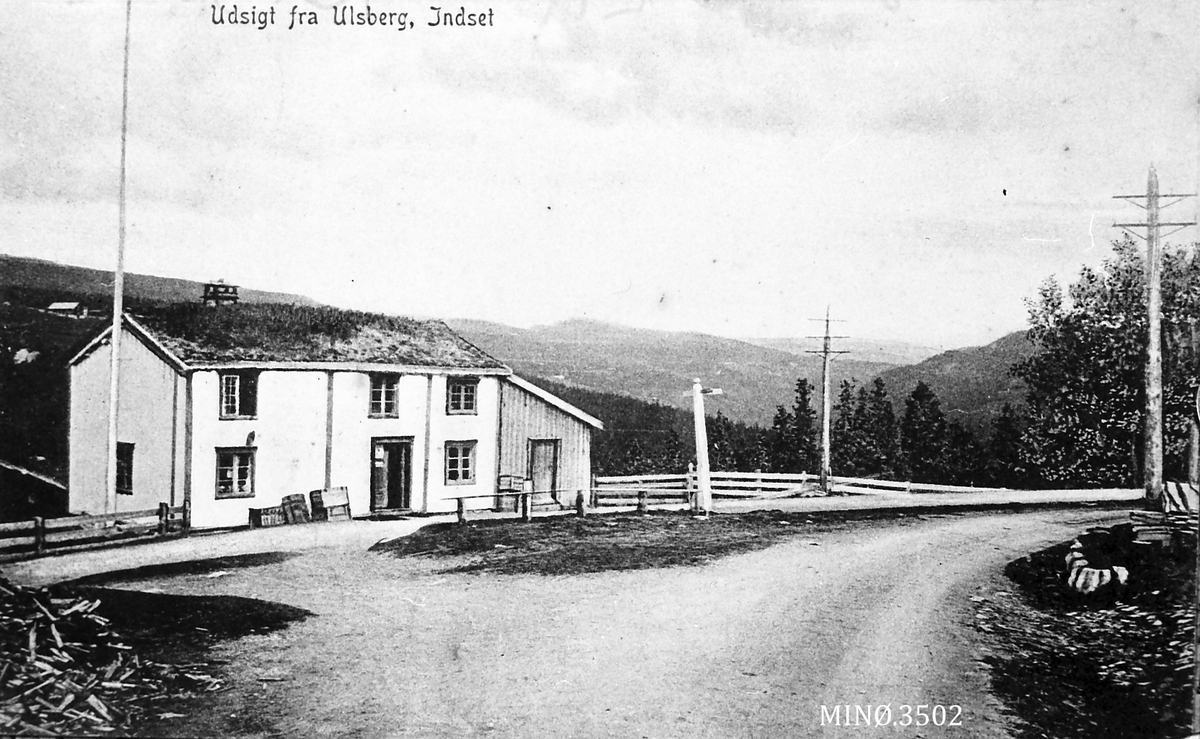 Postkort, "Utsikt fra Ulsberg", tømmerbygning. 