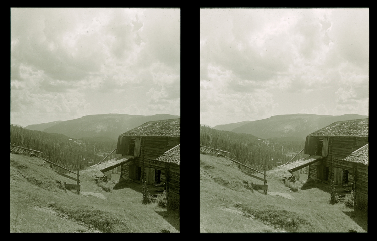 Gammel løe. Skafså, Telemark. Tilhører Arkitekt Hans Grendahls samling av stereobilder.