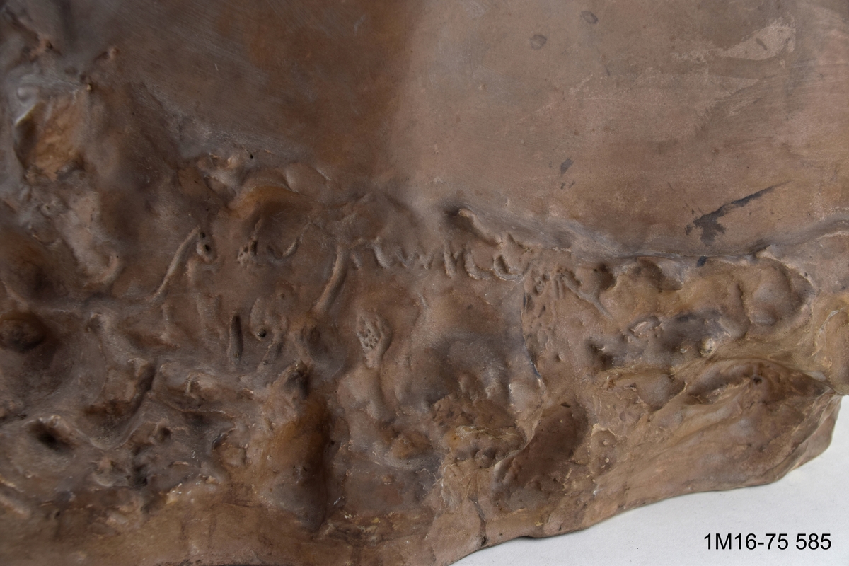 Skulptur. Titel: En fråga.