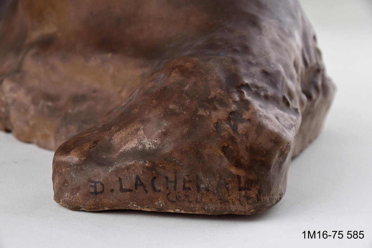 Skulptur. Titel: En fråga.